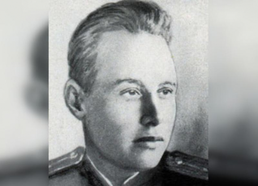 Календарь: 100 лет назад в Таганроге родился Герой Советского Союза Анатолий Ломакин, совершивший 452 боевых вылета