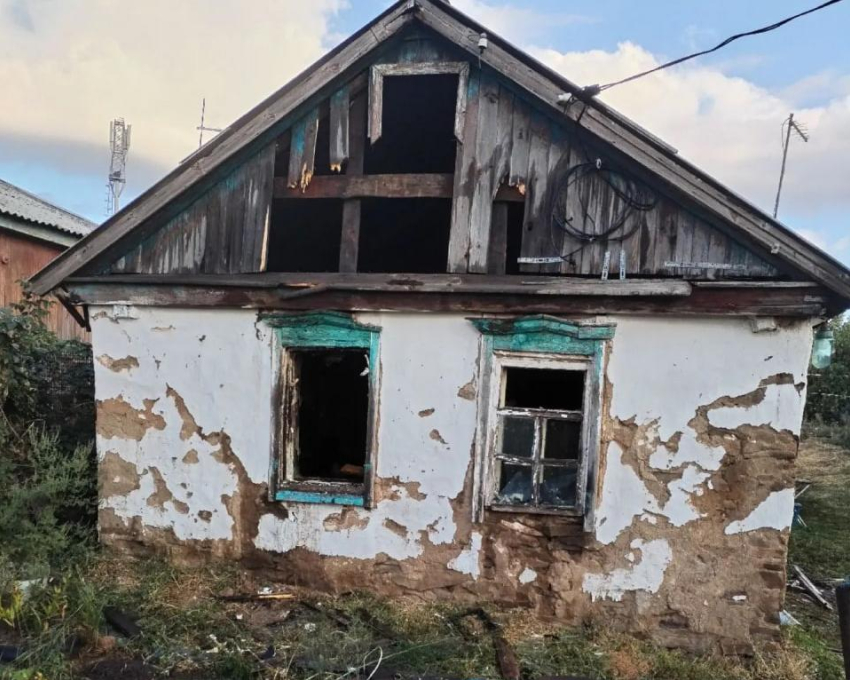 Пенсионер погиб при пожаре в частном доме в Каменске-Шахтинском