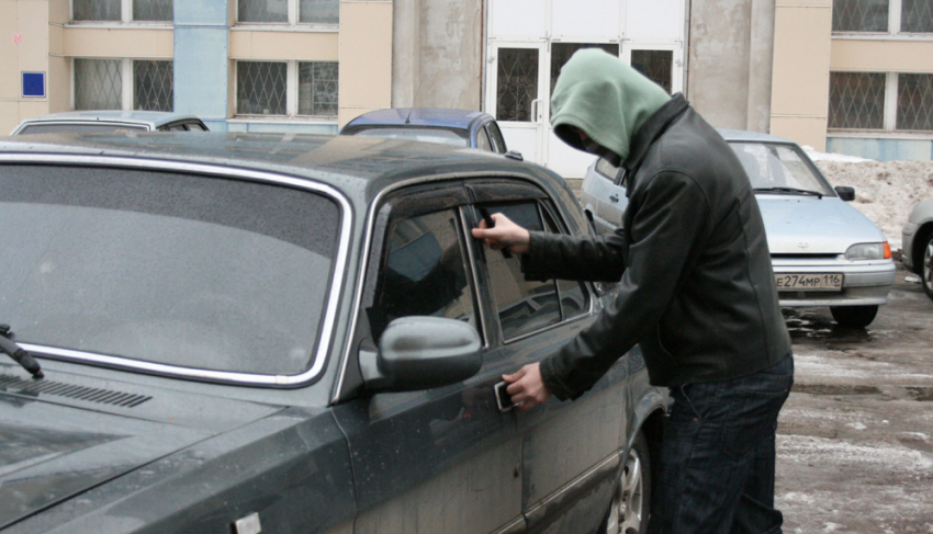 В Волгодонске у 81-летнего пенсионера угнали автомобиль