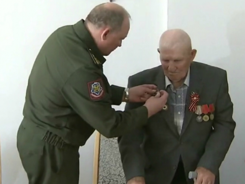 Первый канал показал награждение ростовского ветерана потерявшимся орденом Красной Звезды