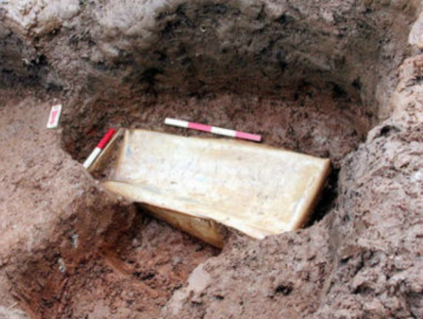 «Заботливые» родители похоронили свою трехлетнюю дочь в фанерном гробу в лесу под Ростовом