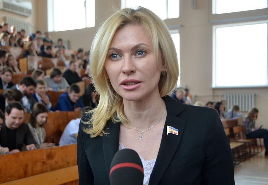 Опозорившаяся историей с айфоном Екатерина Стенякина будет представлять Ростовскую область в Госдуме