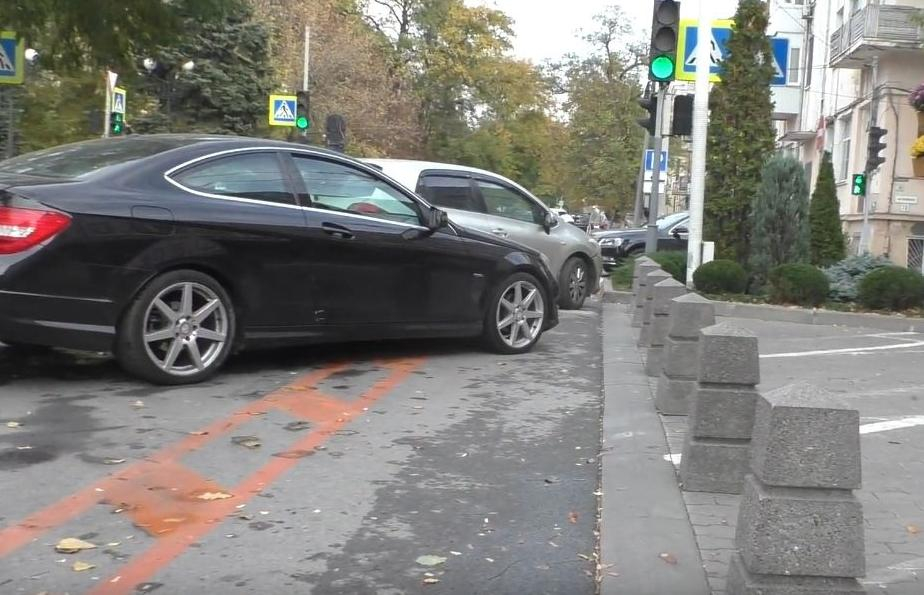 Сити-менеджера Ростова просят оградить велодорожки на Пушкинской делиниаторами