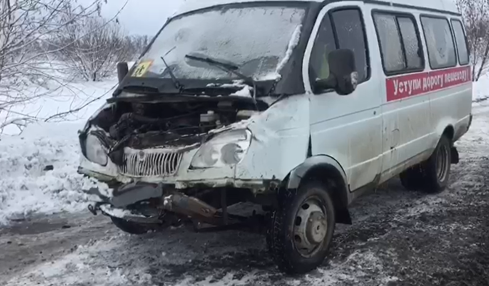 В Ростовской области микроавтобус с детьми попал в аварию