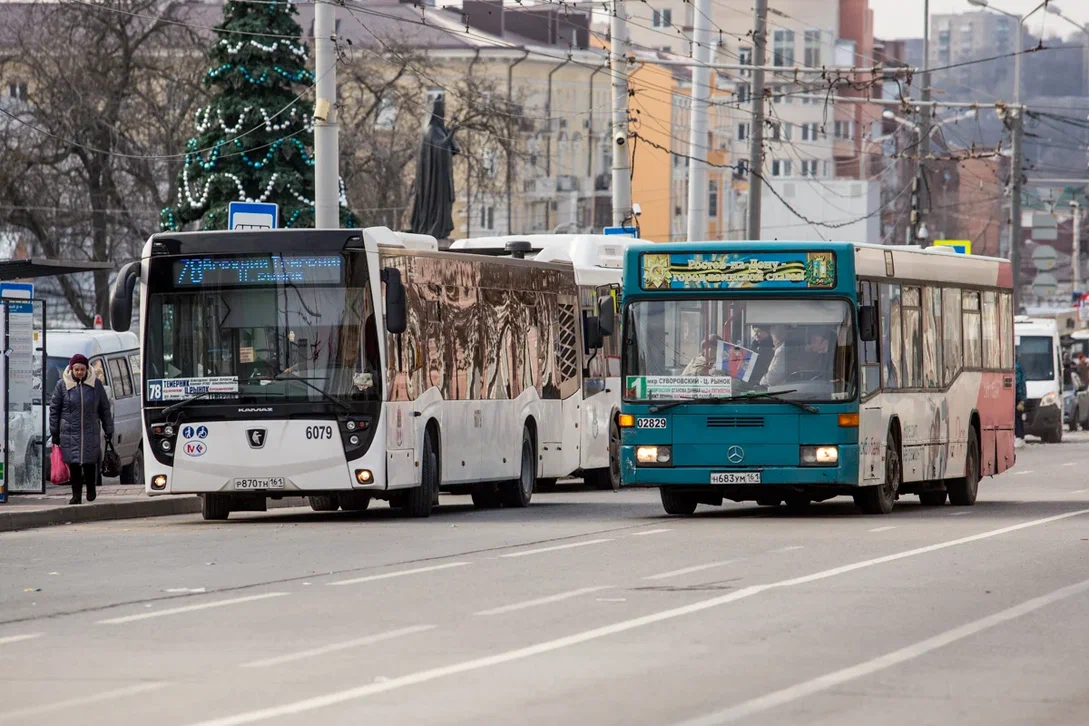 В Ростове на Центральном автовокзале сгорели два автобуса