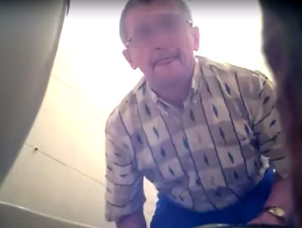 Скрытая камера туалете офиса снимает писающих сотрудниц - порно видео на венки-на-заказ.рф