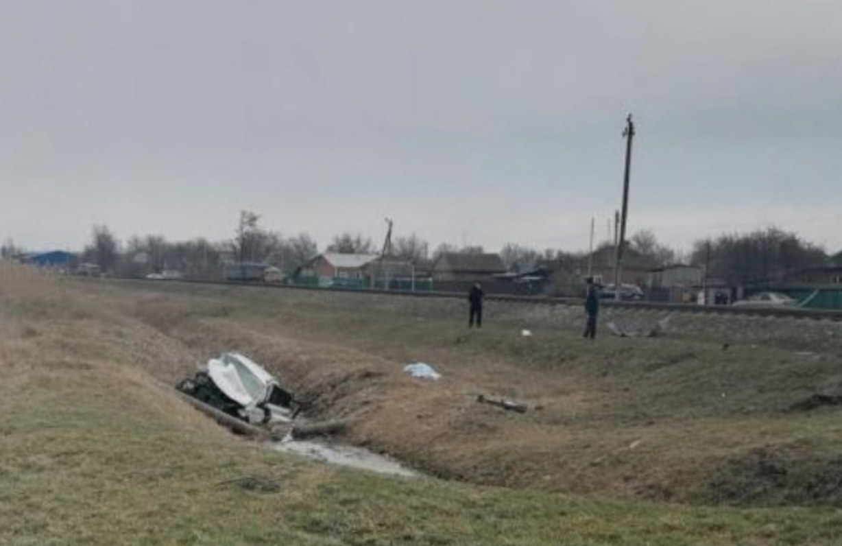 В Ростовской области при столкновении с электричкой погиб водитель  легковушки