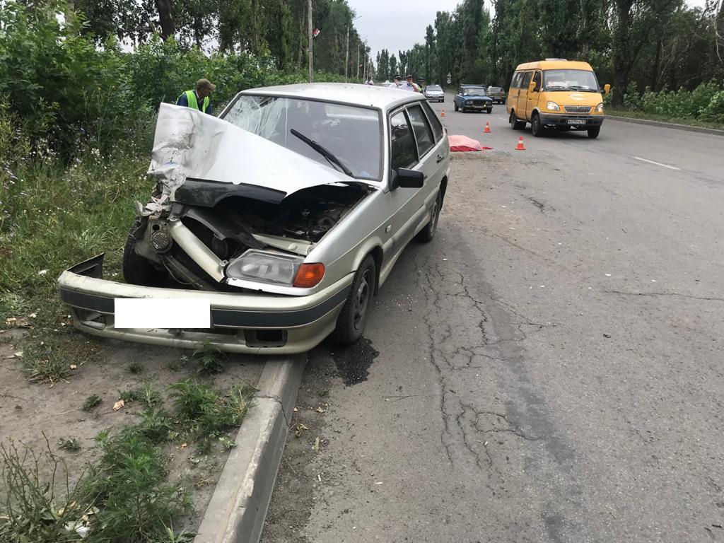 В Ростовской области машина насмерть сбила мужчину, косившего траву