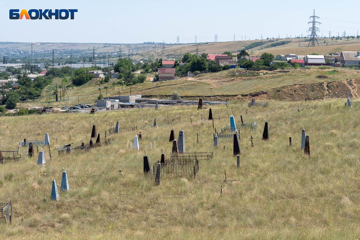 Крупные водоводы хотят убрать с территорий кладбищ в Ростовской области