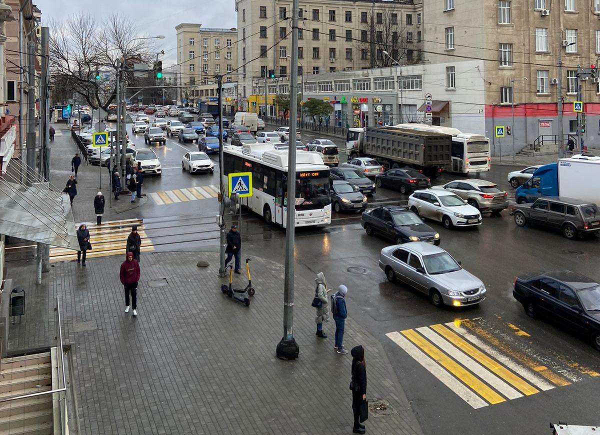 В первый день зимы Ростов стал в многокилометровых пробках