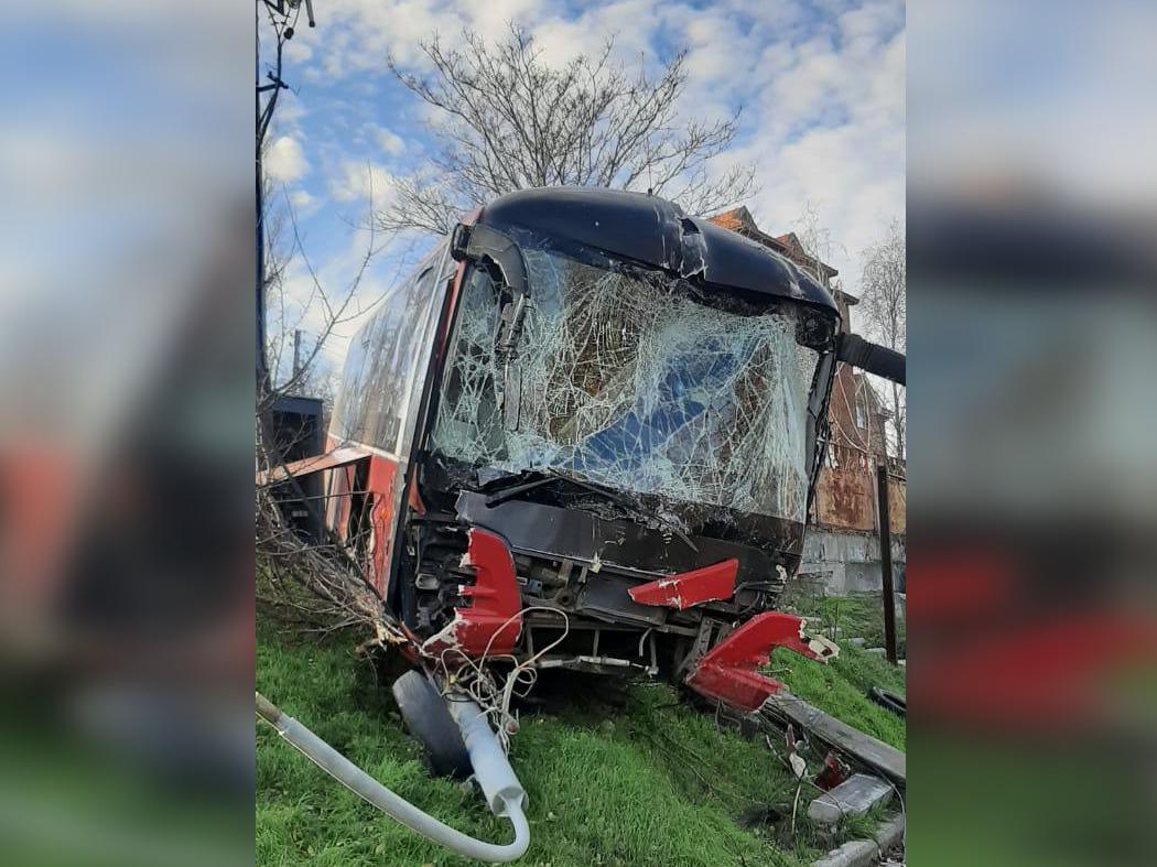 В Ростове часть жителей Железнодорожного района осталась без света из-за  ДТП с автобусом