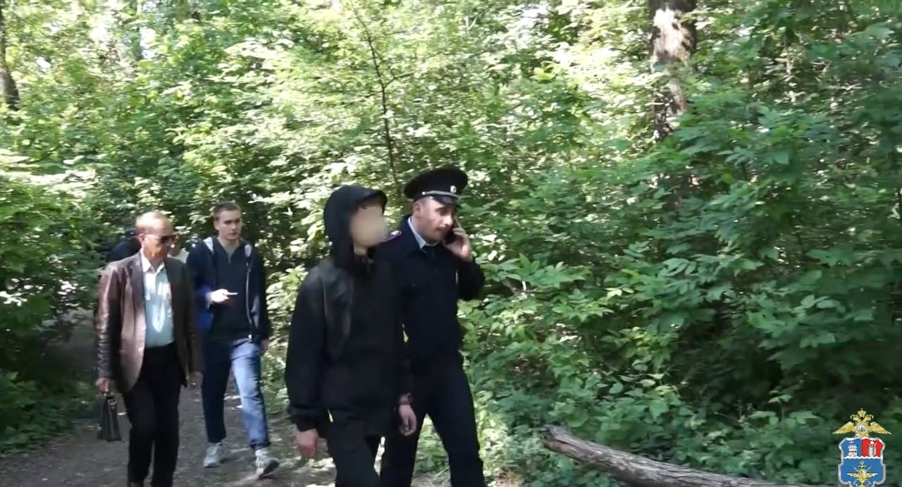 В Гуково задержали 20-летнего парня за поджог релейного шкафа на железной  дороге