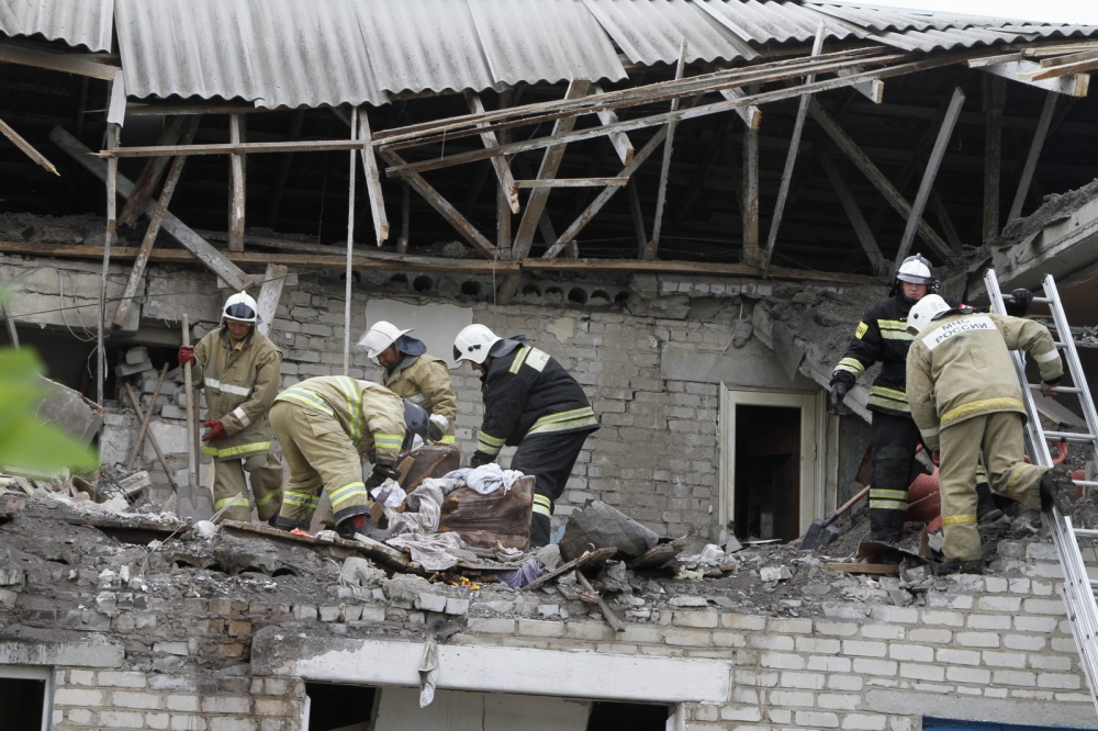 После взрыва газа в доме под Калининградом из-под завалов достали ребенка