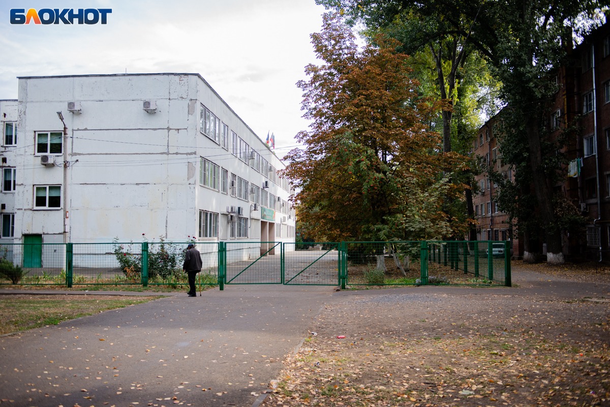 Жители Ростовской области потребовали от властей заменить вахтеров в школах  на росгвардейцев