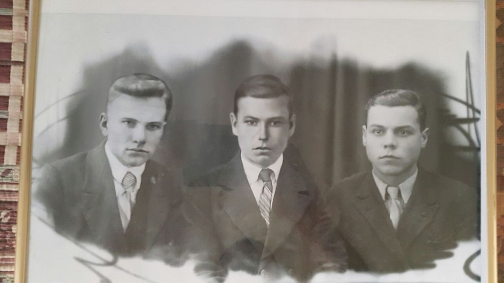 Никлай Павлович с братьями Дмитрием и Евгением.jpg