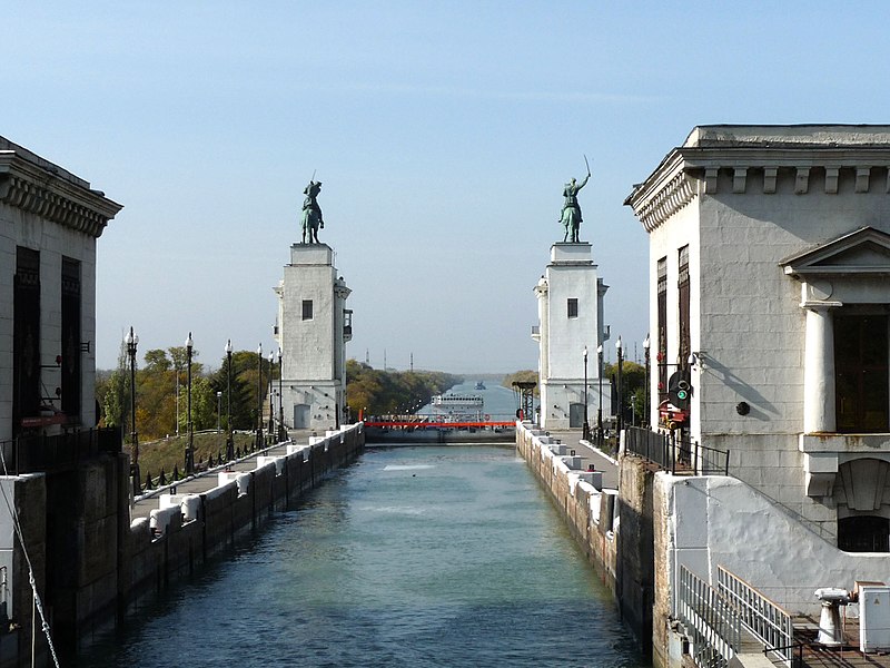 800px-Volga-Don_Canal_-a.jpg
