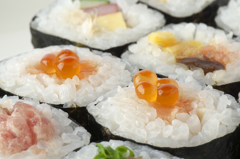 sushi-rolls-2110486_960_720.jpg