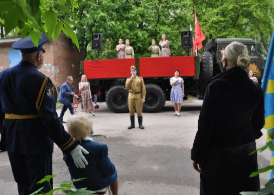 В Ростове для ветерана ВОВ устроили персональный концерт. Фото: пресс-служба ЮВО