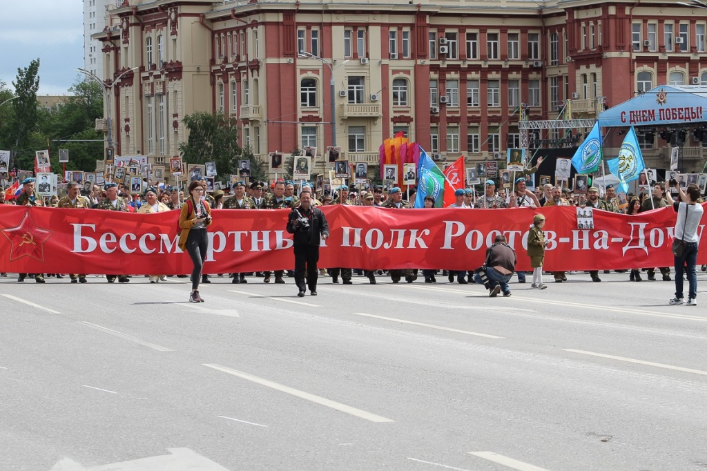 Бессмертный полк с портретом сталина