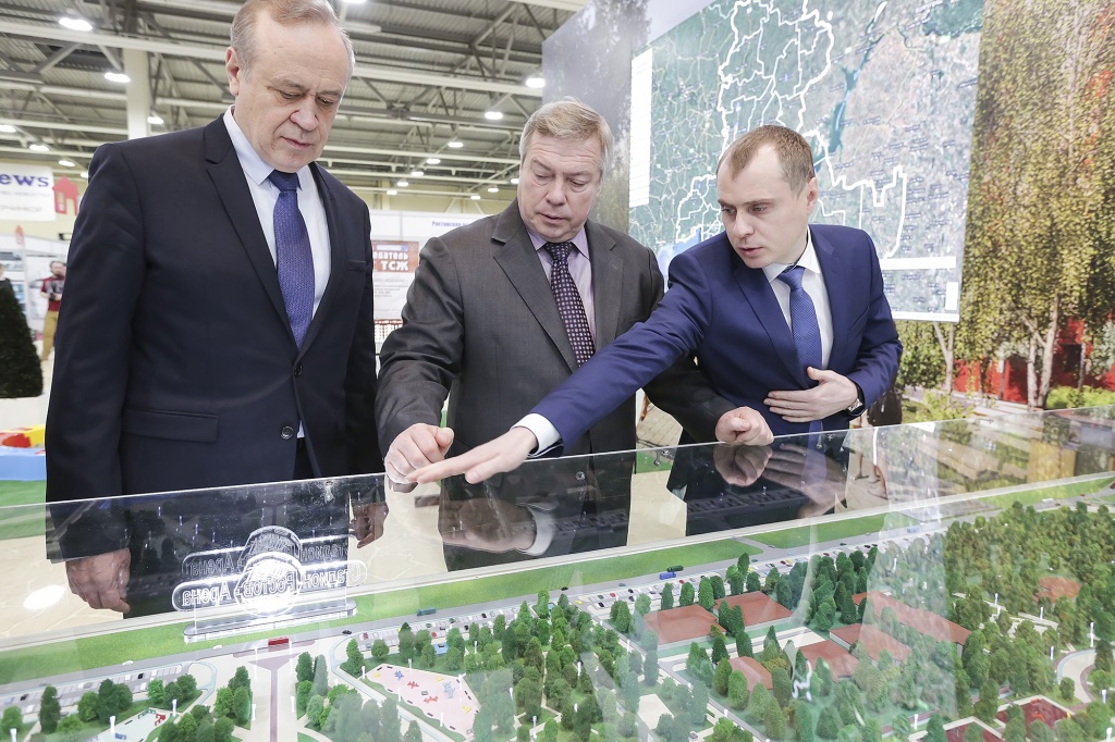 Андрей Майер и Василий Голубев. Фото - сайт правительства Ростовской области Андрей Майер и Василий Голубев. Фото - сайт правительства Ростовской области