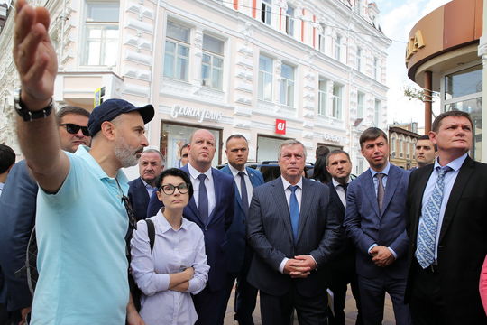 vasiliy-golubev-obsudil-s-zhitelyami-kachestvo-remonta-istoricheskih-zdaniy-v-rostove-na-donu-stat-2.jpeg