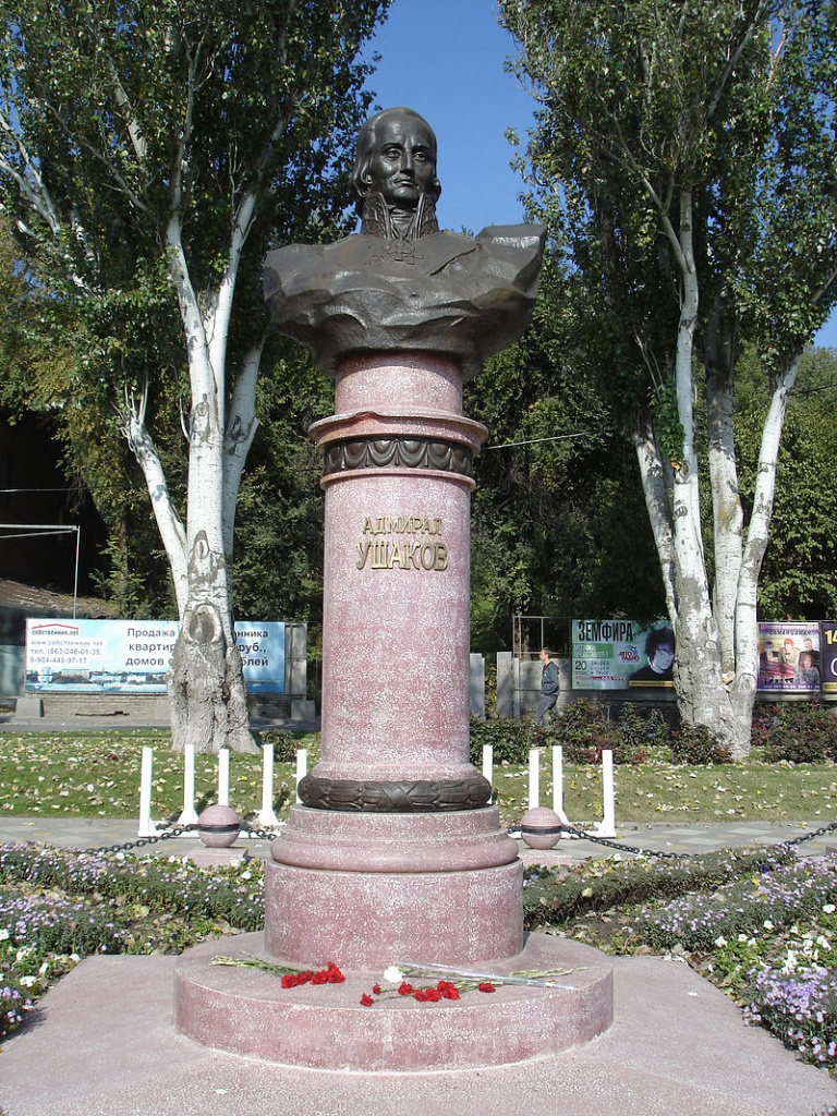 РНД-Памятник_Ушакову.jpg
