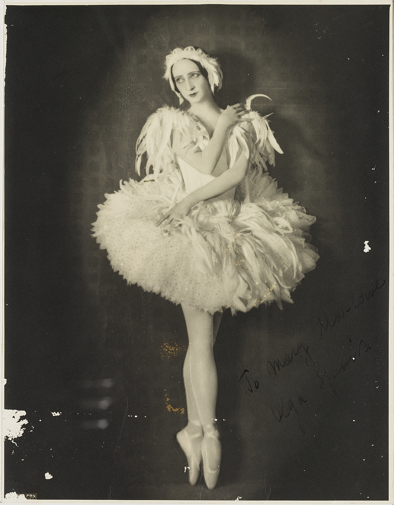 Olga_Spessiva_in_Swan_Lake_costume,_1934_photographer_Sydney_Fox_Studio,_3rd_Floor,_88_King_St,_Sydney.jpg