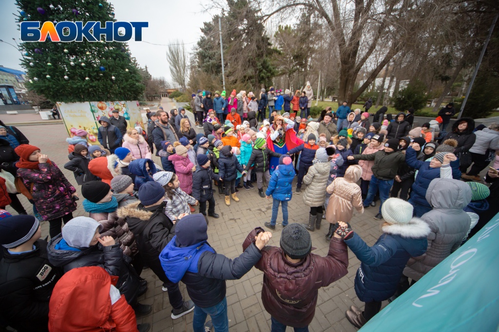 В Ростове открылись почти все районные новогодние елки. Фото: Александр Прохорцев
