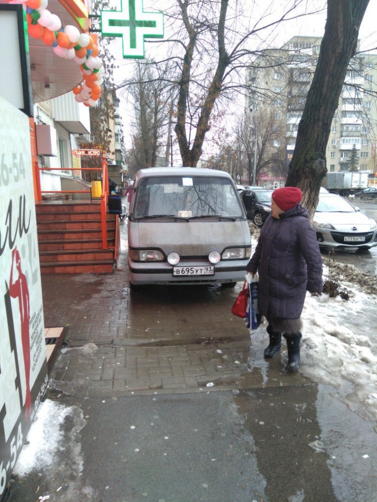 Автохамы-бесстыдники вновь перегородили дорогу ростовчанам