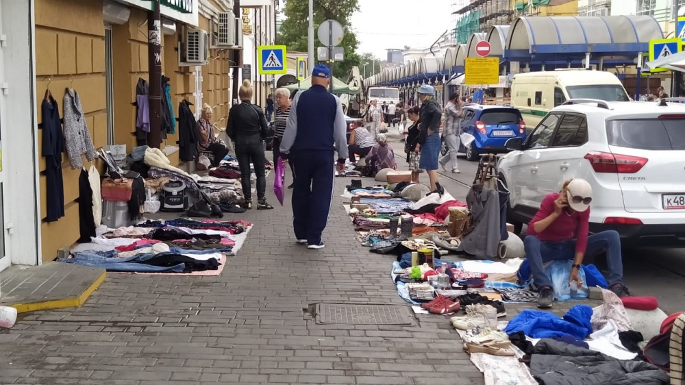 Ростовские власти вновь пообещали разобраться с незаконной уличной торговлей. Фото: архив «Блокнот Ростов»