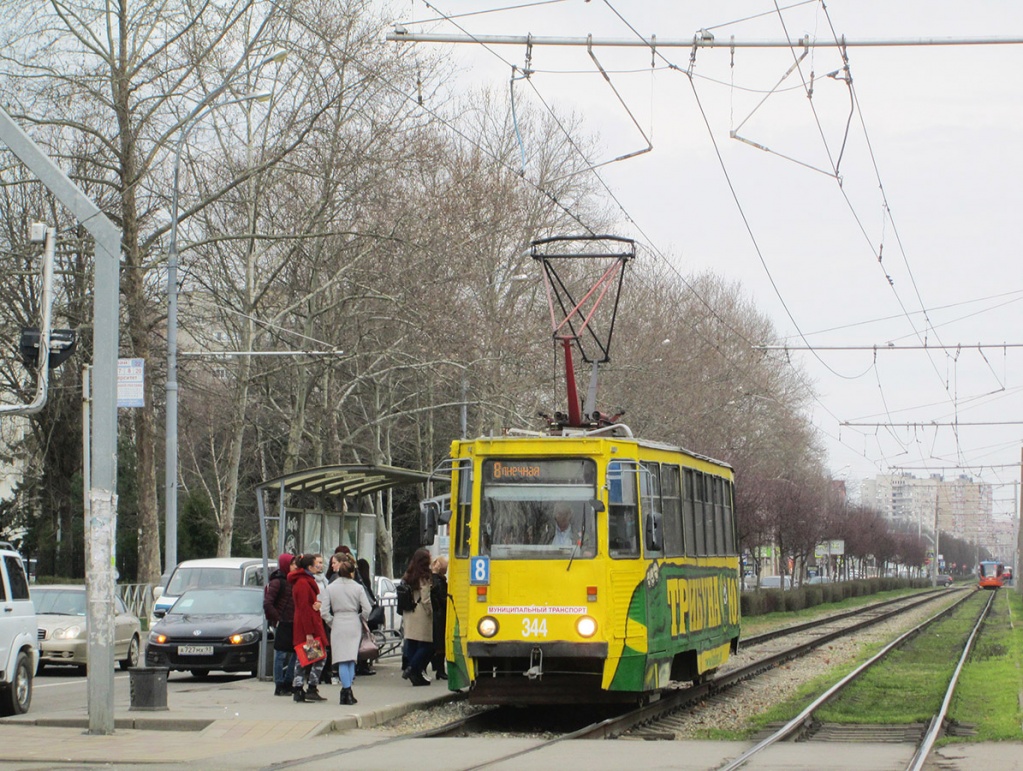 Некогда переданный из Ростова трамвай на маршруте в Краснодаре (Андрей Дубовицкий).jpg
